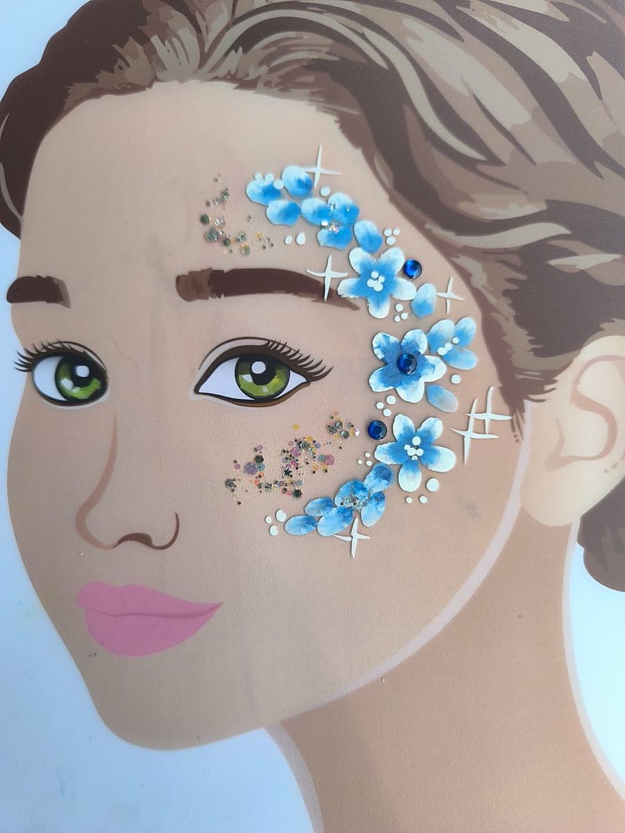 Motivvorlage: blaue Blüten mit Glitzer seitlich am Auge